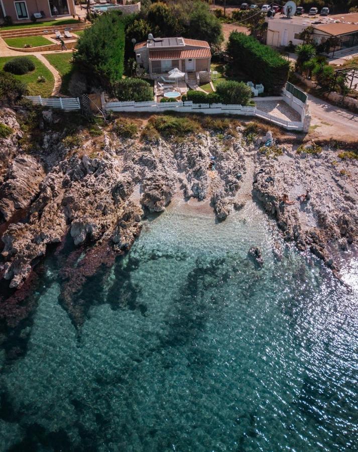 Neptune Sea House - Beachfront Agios Spyridon  Zewnętrze zdjęcie
