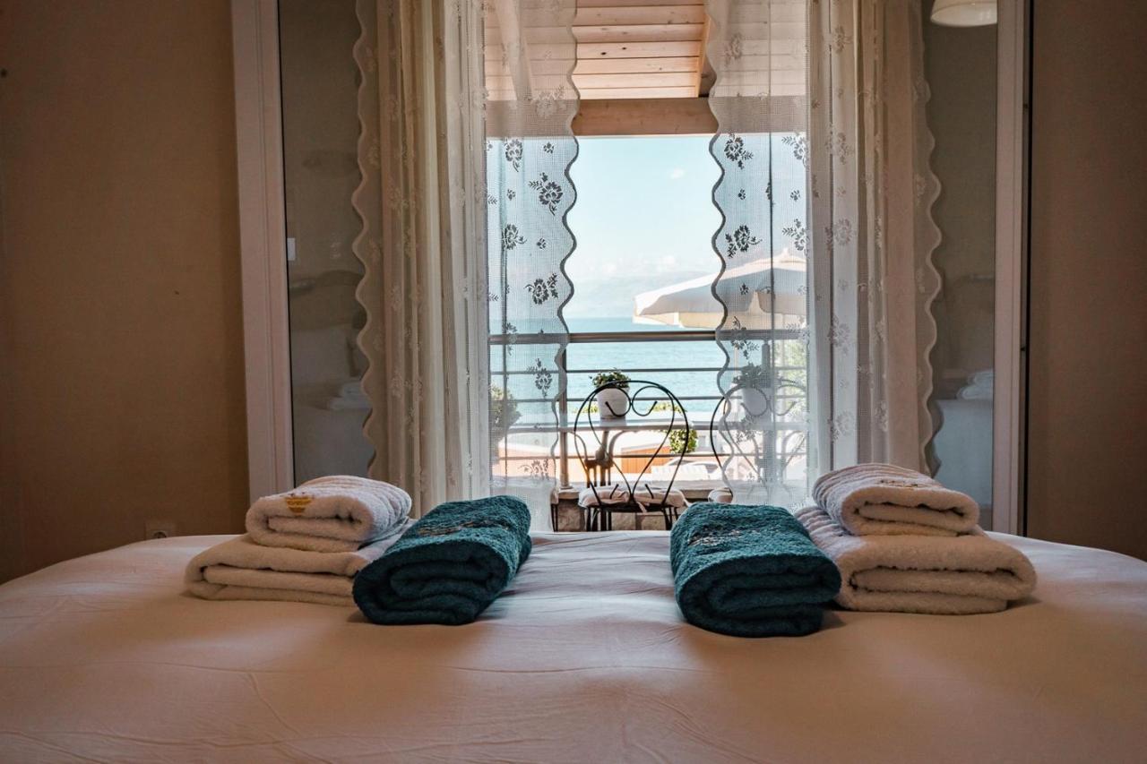 Neptune Sea House - Beachfront Agios Spyridon  Zewnętrze zdjęcie