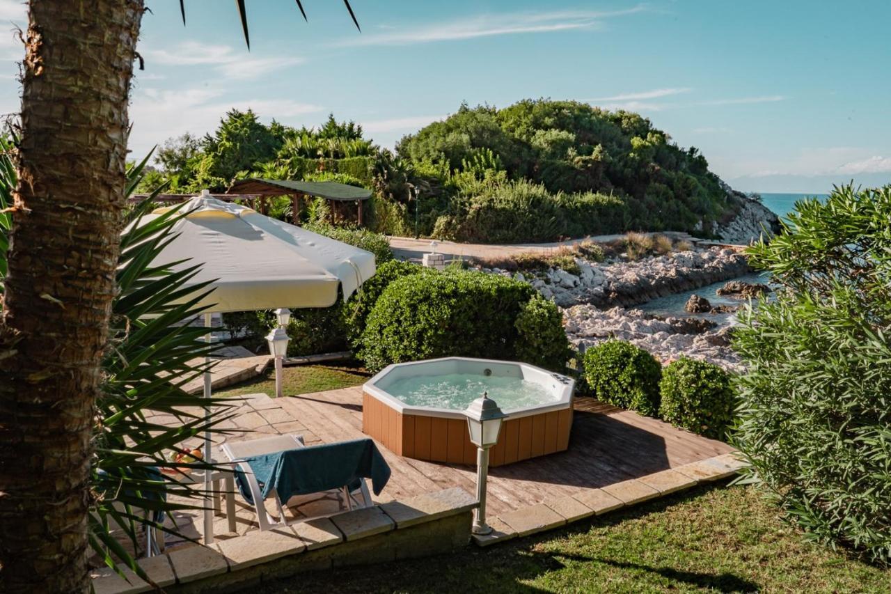 Neptune Sea House - Beachfront Agios Spyridon  Zewnętrze zdjęcie